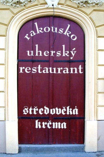 FASÁDNÍ NÁPISY